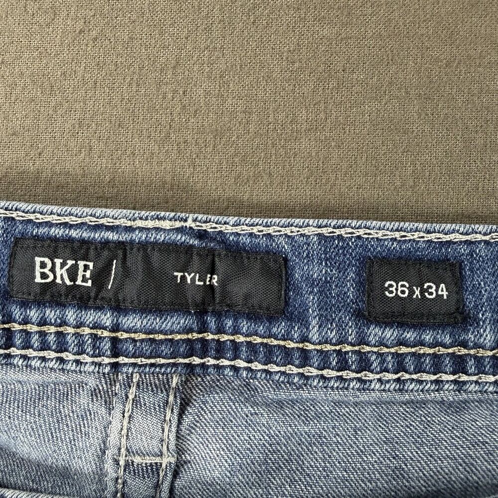 BKE Tyler Straight Leg Jeans Mens 36x34 Medium Wash Stretch Blue Denim Whiskers - Picture 4 of 9